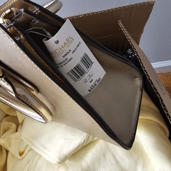 Mystery box with FREE New  Michael Kors bag - Picture 4 of 4